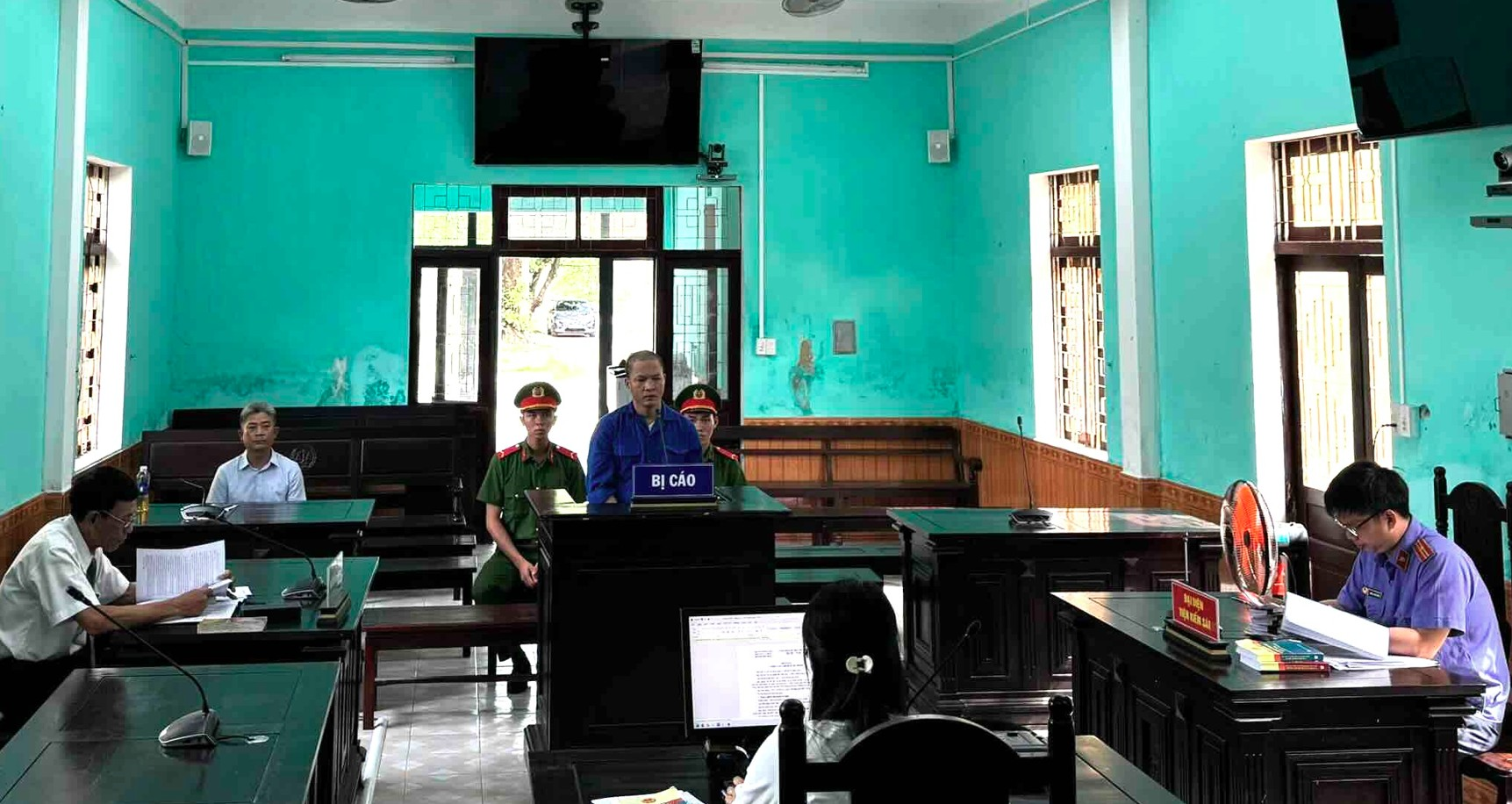 Bẻ gãy “Ngai vua triều Nguyễn”, bị cáo lĩnh 3 năm 6 tháng tù